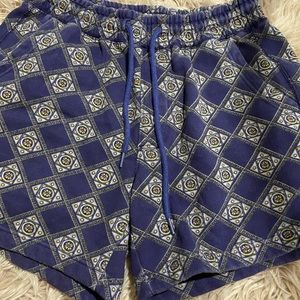 Men’s patterned shorts